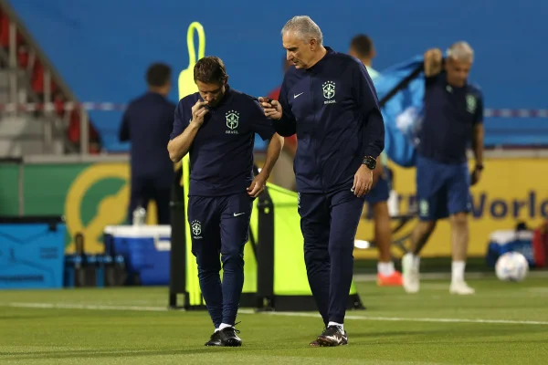 Brasil fecha treinos enquanto lida com desfalques contra a Suíça