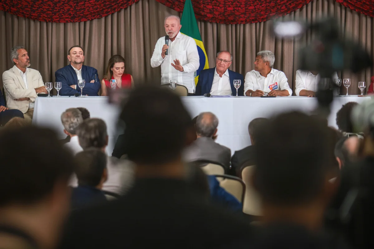 Presidente Lula em reunião com aliados Presidente Lula em reunião com aliados