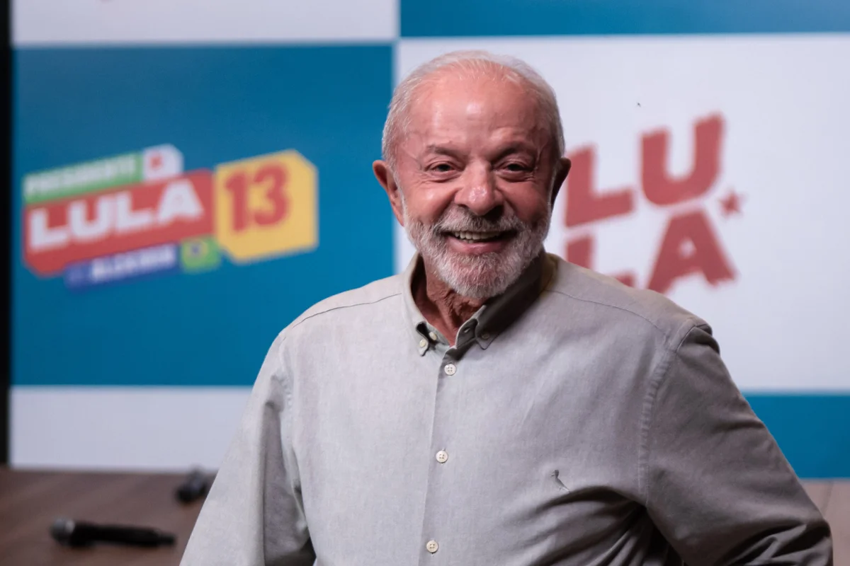 Lula publica vídeo para eleitores "que não fazem o L nem arminha"