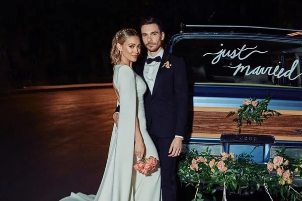 Saiba tudo sobre o vestido de casamento da atriz Hilary Duff