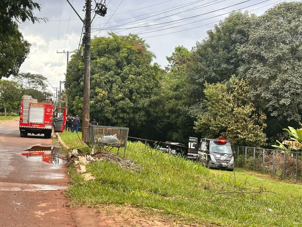 PCDF fez a remoção do cadáver por volta das 14h PCDF fez a remoção do cadáver por volta das 14h