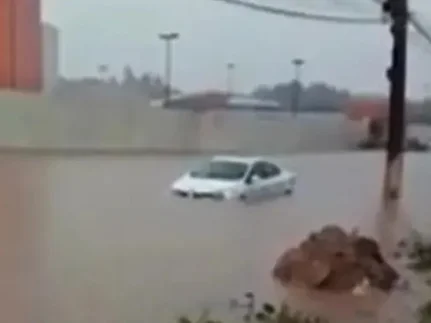 carro-alagado-bahia-metropoles