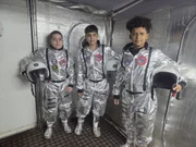 Criada pelo Wogel Space Lab, a Missão Moon2 é uma simulação espacial educacional inspirada na Artemis II, missão da NASA que prevê uma viagem tripulada ao redor da Lua Criada pelo Wogel Space Lab, a Missão Moon2 é uma simulação espacial educacional inspirada na Artemis II, missão da NASA que prevê uma viagem tripulada ao redor da Lua
