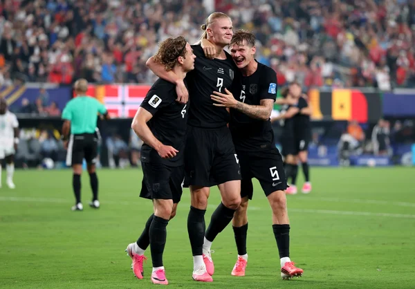 Jogadores da Noruega comemorando vitória na Copa do Mundo