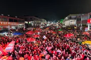 Petistas lotam as ruas da Asa Norte e celebram virada histórica de Lula - imagem 3 Petistas lotam as ruas da Asa Norte e celebram virada histórica de Lula - imagem 3