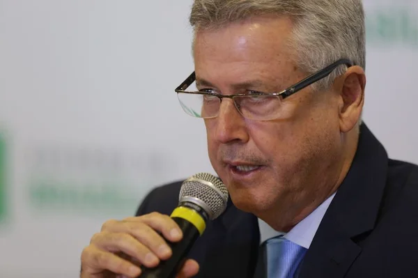 “Cadê a saúde, governador?”, pergunta eleitora do Gama a Rollemberg