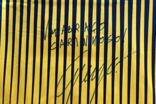 Camisa autografada por Guga