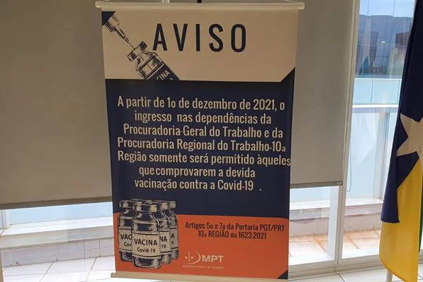 Banner avisa sobre comprovante de vacinação