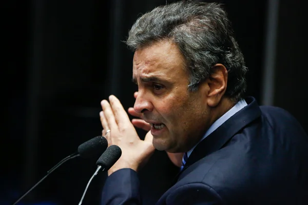 Aécio defende mudanças na reforma da Previdência em artigo