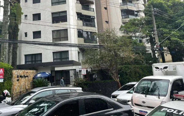 Arrastão e reféns: vídeo mostra bandidos entrando e saindo de prédio