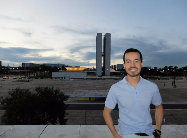 Juiz do trabalho repreende procurador do DF que estava sem gravata