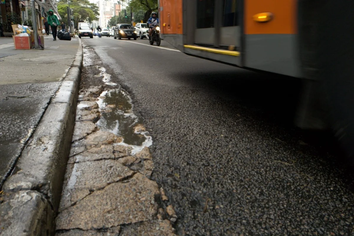Falha no pavimento em São Paulo Falha no pavimento em São Paulo