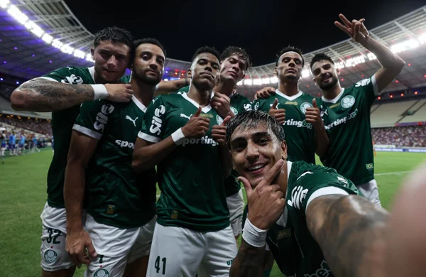 Foto colorida de elenco do Palmeiras - Metrópoles