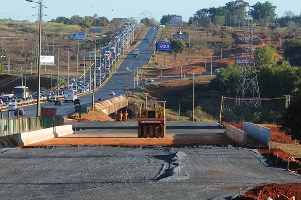 GDF inaugura o primeiro viaduto do Trevo de Triagem Norte