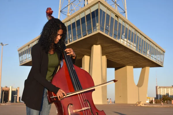Falta pouco: jovem musicista do Itapoã pede ajuda para estudar na França