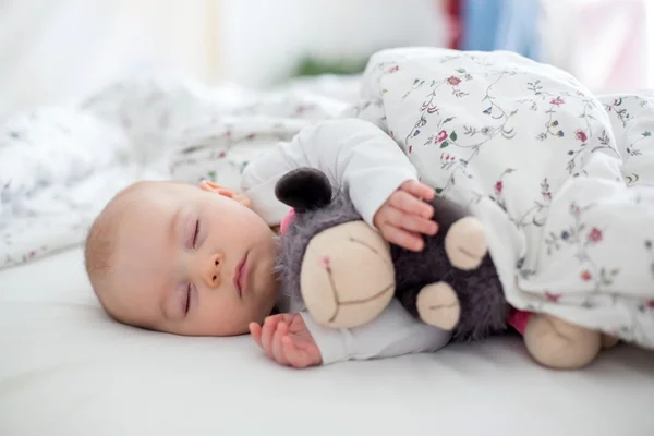 Saiba qual é a posição mais segura para o bebê dormir