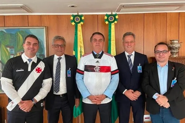 Presidente do Vasco discute no SporTV: “Por que estão sem máscara?” - destaque galeria Presidente do Vasco discute no SporTV: “Por que estão sem máscara?” - destaque galeria