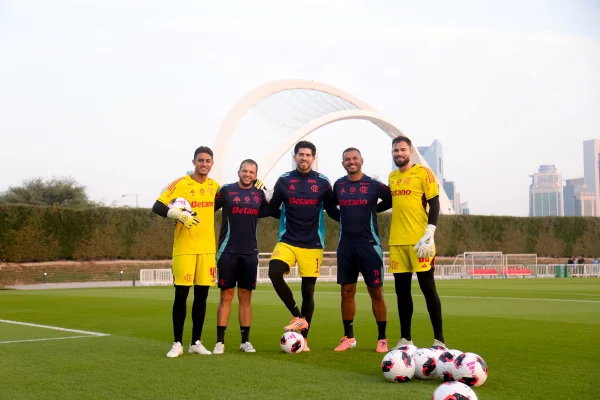 Imagem colorida dos goleiros do Flamengo