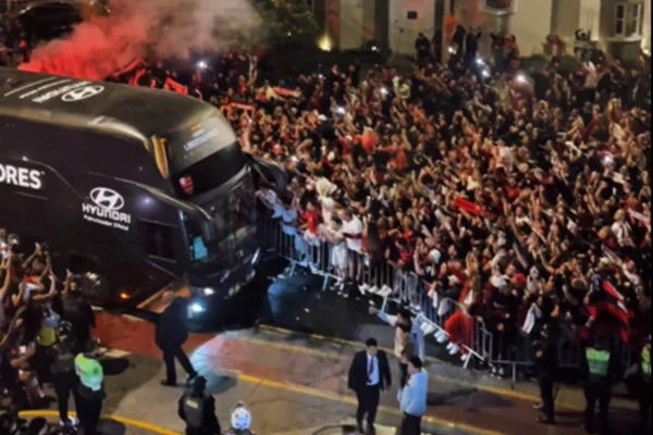 Print de um vídeo colorido do Flamengo - Metrópoles