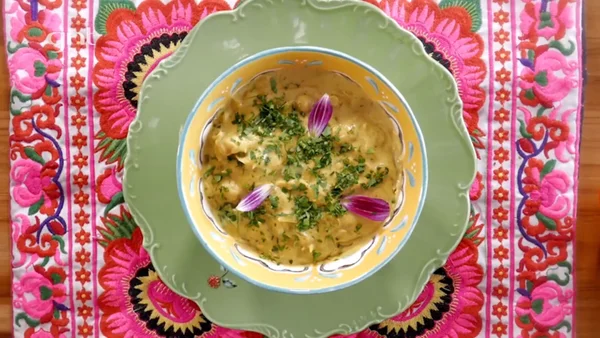 Aprenda a fazer um grão de bico indiano com a chef Tati Lund