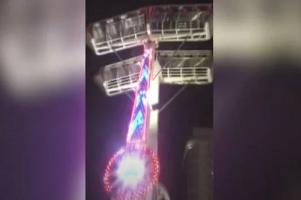 Vídeo: brinquedo trava e deixa pessoas de cabeça para baixo a 18m de altura