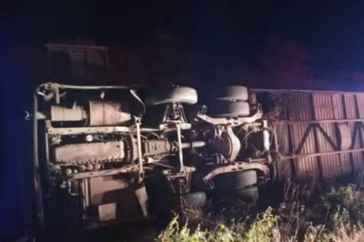 Acidente com ônibus de time de basquete deixa 7 mortos no Ceará Acidente com ônibus de time de basquete deixa 7 mortos no Ceará