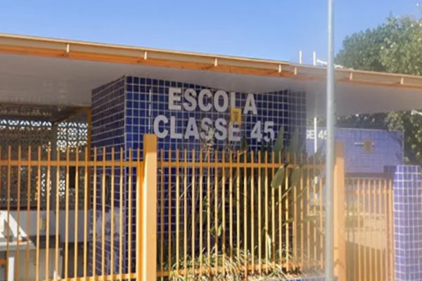 Muro de escola em Ceilândia é interditado por risco de desabamento