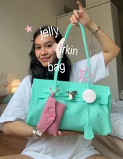 Bolsa é feita de PVC Bolsa é feita de PVC