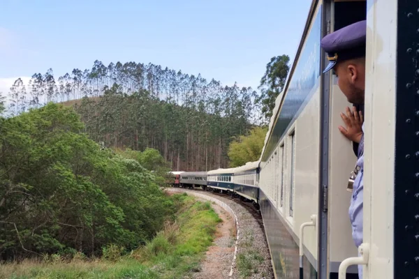 Passeio de trem em SP combina paisagens lindas e comida à vontade