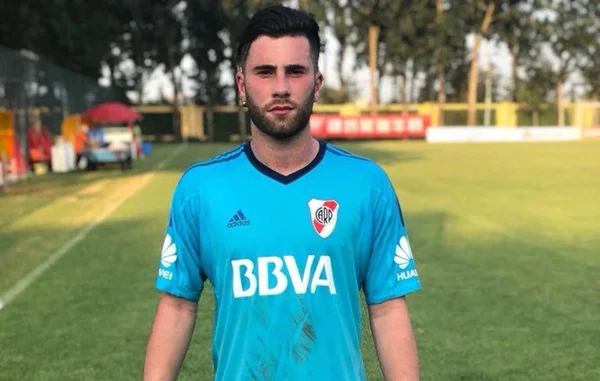 Goleiro argentino, alvo do Milan em 2015, pede emprego no Twitter