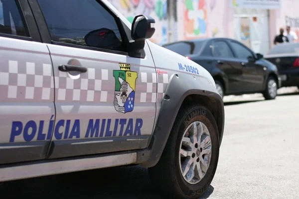 Imagem colorida de viatura da Polícia Militar de Aracaju