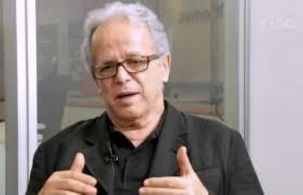 Imagem colorida do economista Luiz Carlos Mendonça de Barros