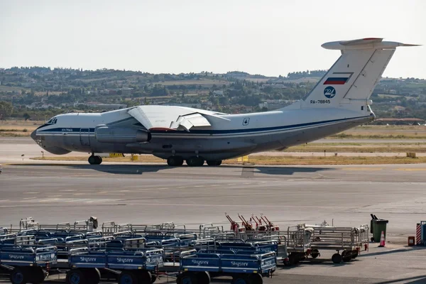Rússia precisou pagar combustível de avião em dinheiro vivo no Alasca