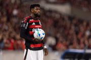 Emerson Royal reage após vaias da torcida do Flamengo: "Não muda nada"
