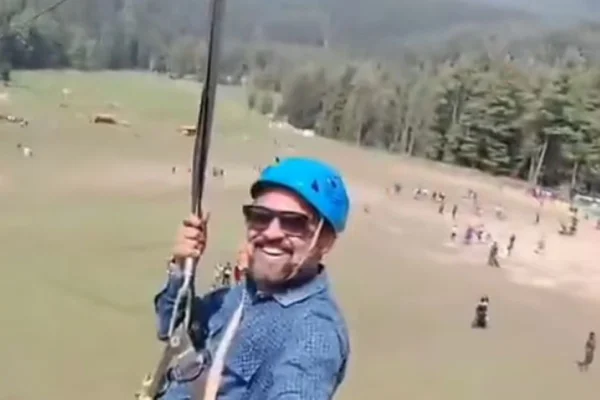 Turista flagra início de ataque na Índia que matou 26 pessoas - Metrópoles