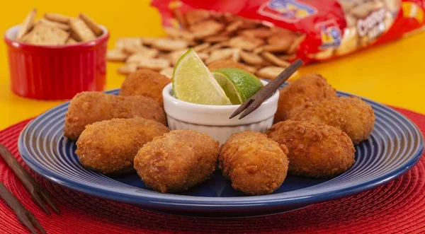 Croquete-de-Queijo-com-Salame