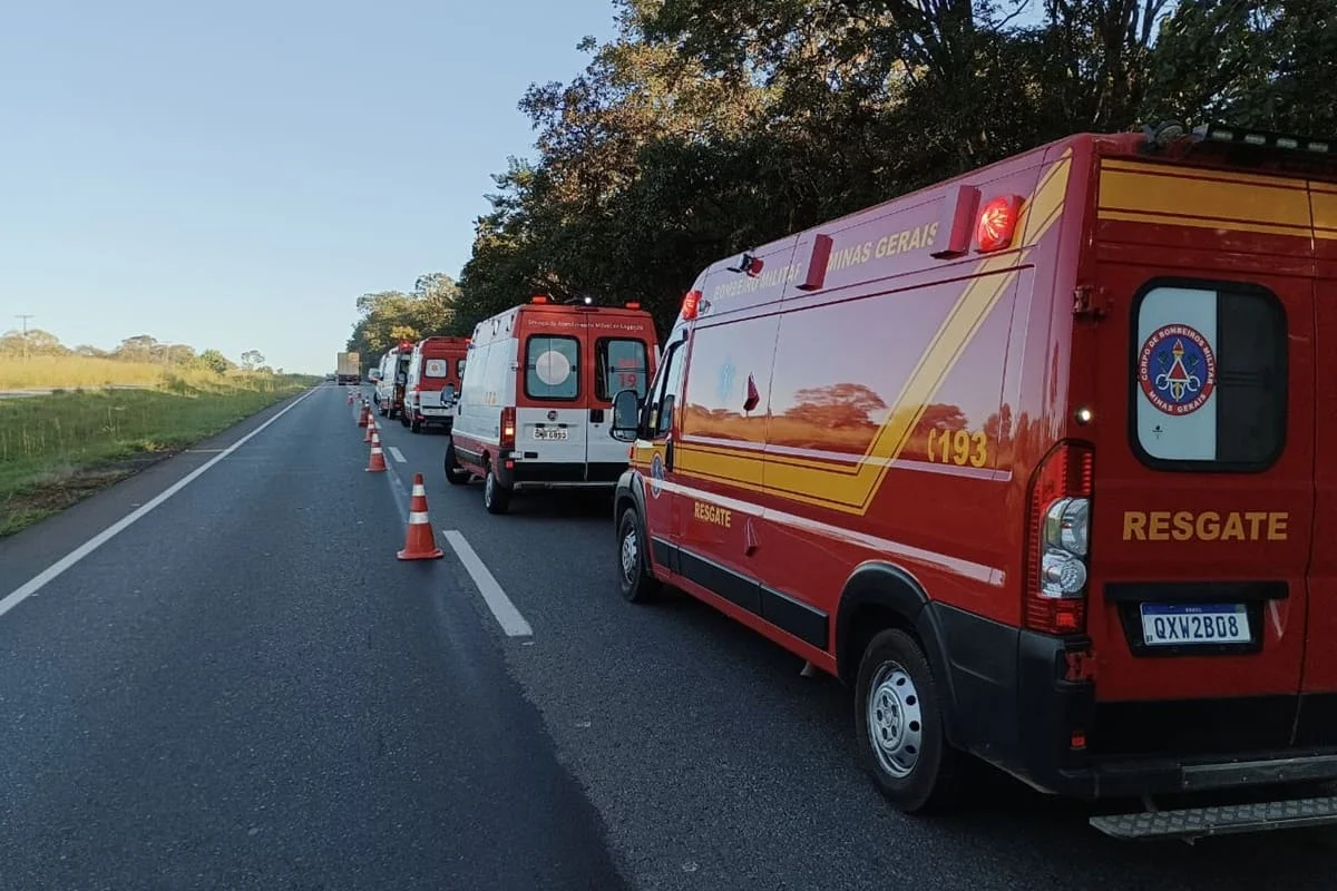 Van atropela ciclistas em rodovia de MG. Dois estão estado grave - imagem 3 Van atropela ciclistas em rodovia de MG. Dois estão estado grave - imagem 3
