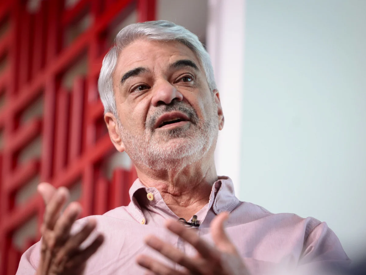 Federação com PT, PV e PCdoB lança Humberto Costa ao Senado por PE