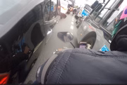 Reportagem do Metrópoles em garupa de mototáxi em São Paulo