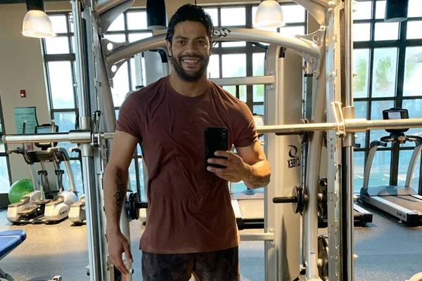 Hulk ofereceu R$ 100 milhões para ex. Só que fatura mais por ano