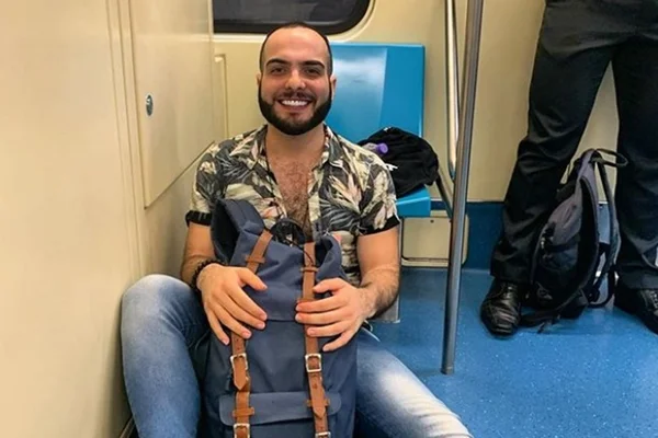 Em vídeo, ex-BBB Mahmoud relata abuso sexual sofrido aos 6 anos