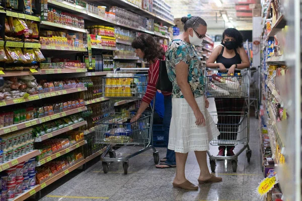 Alimentos “fakes” custam até 62% menos e confundem consumidor