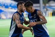 Neymar e Cancelo foram companheiros de time no Al-Hilal