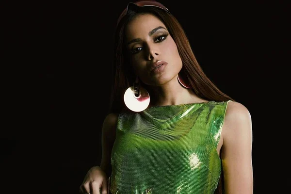 Foto colorida de Anitta