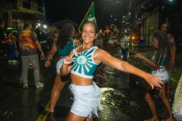 Passista da escola de samba Acadêmicos do Cubango, Marielly Oliveira morreu aos 25 anos
