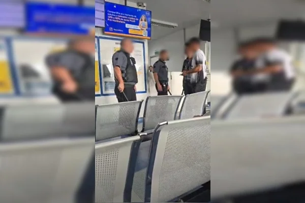Vídeo mostra confusão entre homem e vigilantes em UPA