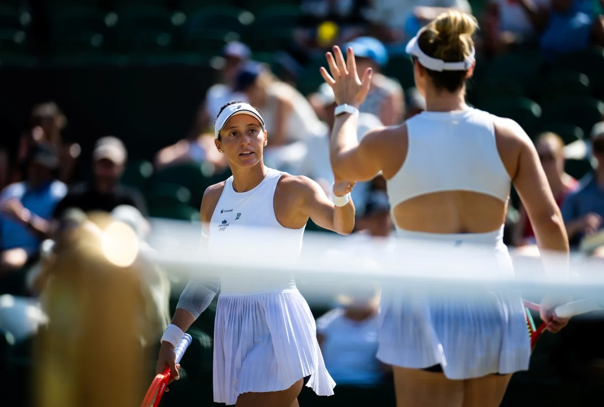 Luisa Stefani está na final do torneio de duplas em Wimbledon. Luisa Stefani está na final do torneio de duplas em Wimbledon.
