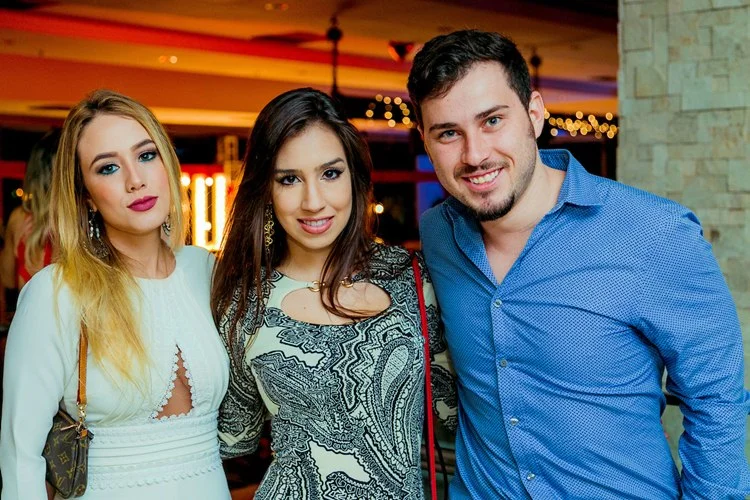 Isabella Carvalho, Nara Brito e
Bryan de Jongh Isabella Carvalho, Nara Brito e
Bryan de Jongh
