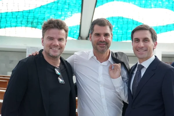 Arquiteto premiado, Bjarke Ingels visita a Catedral de Brasília
