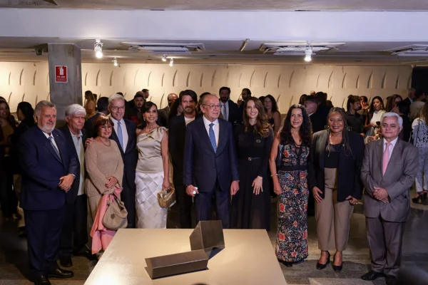 Autoridades prestigiam abertura de megaexposição inédita de Sergio Camargo no DF